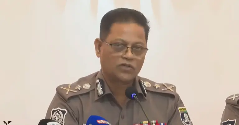 বক্তব্য রাখছেন আইজিপি